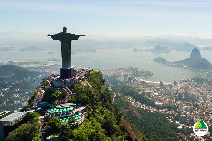 یکی از نمادین ترین بناهای تاریخی برزیل و پربازدیدترین جاذبه ریو، مجسمه مسیح نجات دهنده است